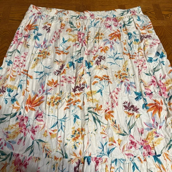 NEW Torrid Swiss Dot Ruffle Hi-Low Maxi Skirt 4X in Floral Ivory Tiered Ruffle - Picture 14 of 16